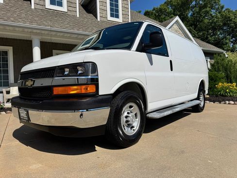 Used 2018 Chevrolet Express 2500 w/ Driver Convenience Package RWD image 29