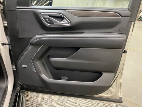 Used 2021 Chevrolet Suburban LT image 16