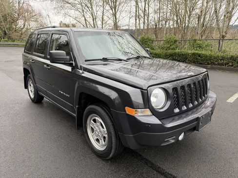 Used 2016 Jeep Patriot Sport image 3