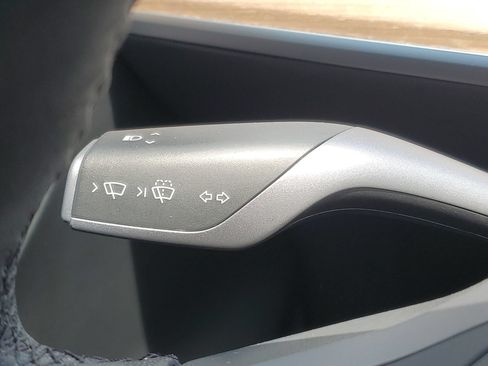 Used 2023 Tesla Model Y 2WD image 25