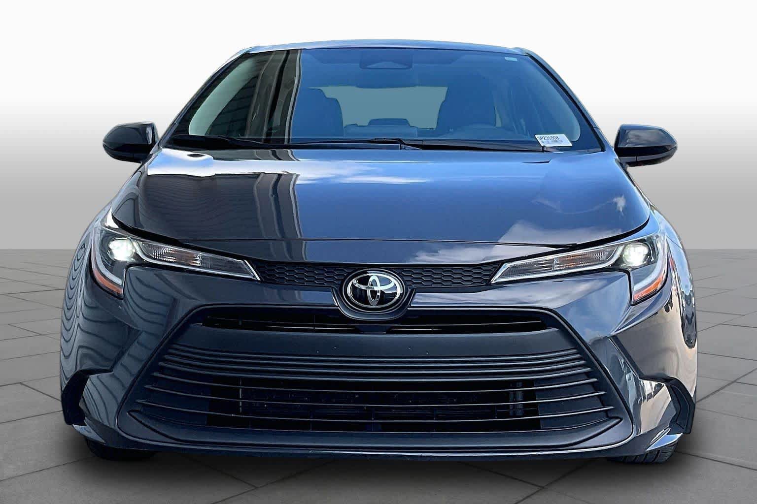 Used 2025 Toyota Corolla LE FWD image 4