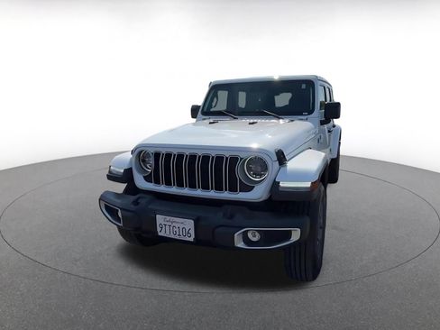 Used 2025 Jeep Wrangler Unlimited Sahara AWD/4WD image 7
