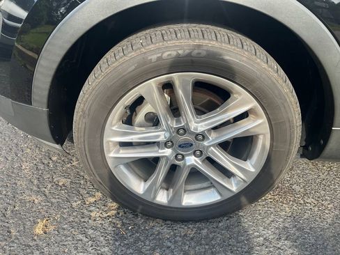 Used 2017 Ford Explorer XLT w/ Equipment Group 202A AWD/4WD image 5