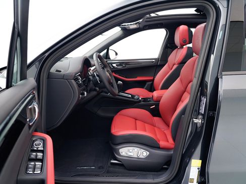 Used 2026 Porsche Macan AWD/4WD image 18