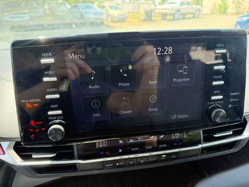 Used 2021 Toyota Sienna LE FWD image 13