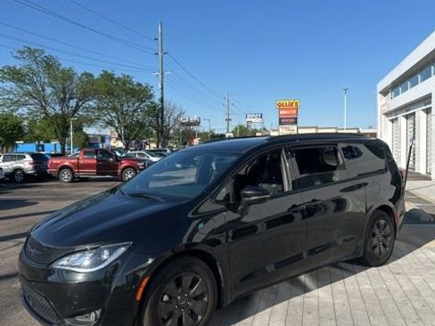 Used 2020 Chrysler Pacifica Limited w/ Advanced Safetytec Group FWD image 17