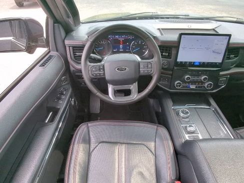 Used 2023 Ford Expedition Limited AWD/4WD image 7