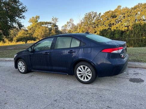 Certified 2025 Toyota Corolla LE image 3