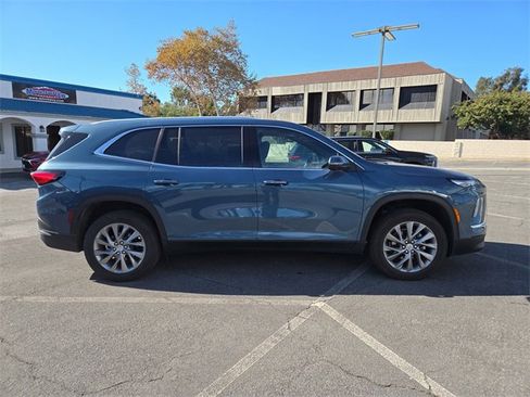 Used 2025 Buick Enclave Preferred image 2
