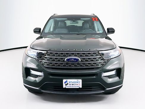 Used 2022 Ford Explorer XLT w/ Equipment Group 202A image 3