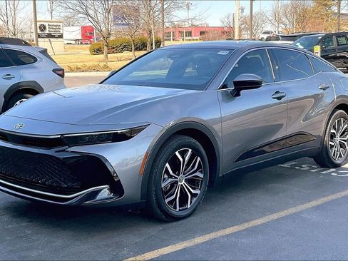 Used 2023 Toyota Crown Limited image 15