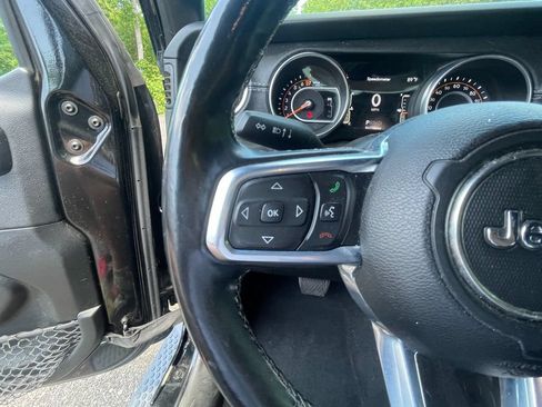 Used 2020 Jeep Wrangler Unlimited Sahara AWD/4WD image 16