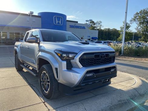 Used 2024 Toyota Tacoma TRD Sport w/ TRD Sport Upgrade Package RWD image 2