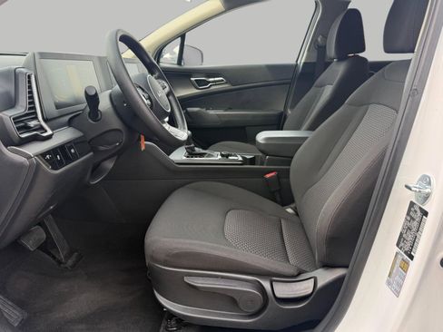 Used 2025 Kia Sportage LX image 23