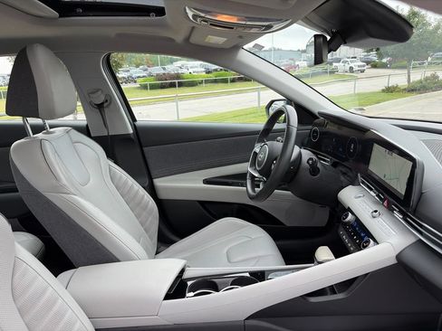 Used 2024 Hyundai Elantra Limited FWD image 32