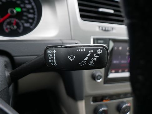 Used 2015 Volkswagen Golf SE image 32