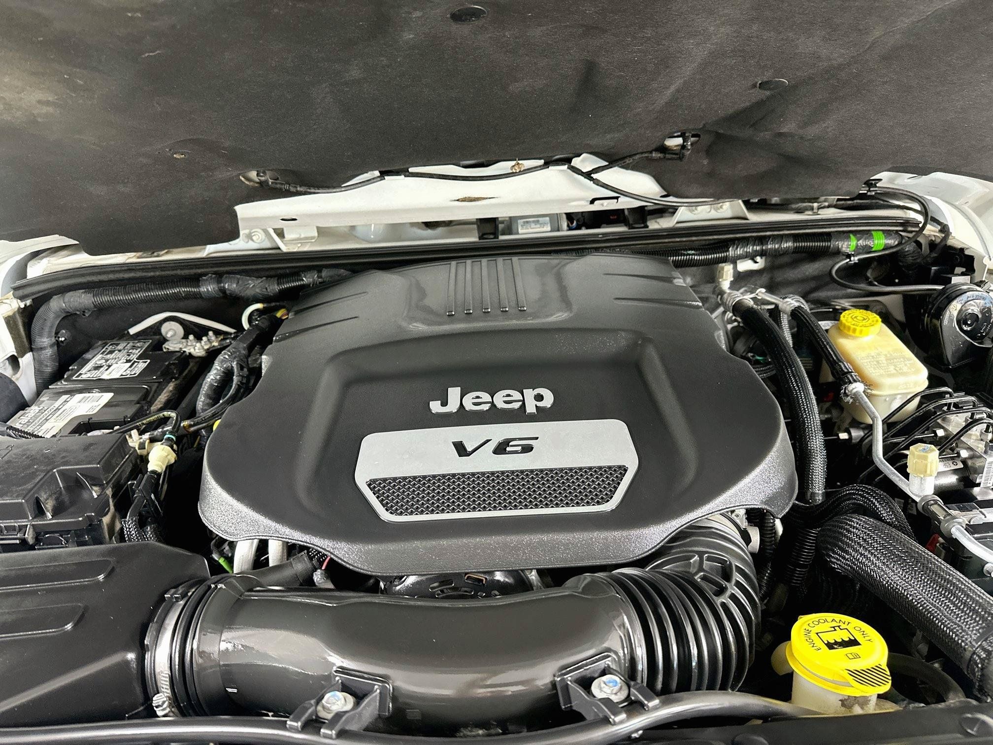 Used 2017 Jeep Wrangler Unlimited Sahara w/ Connectivity Group AWD/4WD image 28