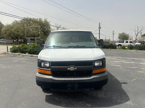 Used 2013 Chevrolet Express 3500 LS image 2