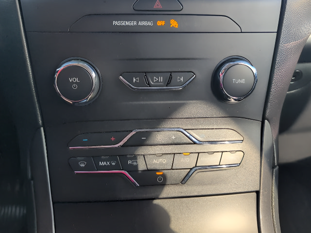 Used 2020 Ford Edge SE FWD image 16