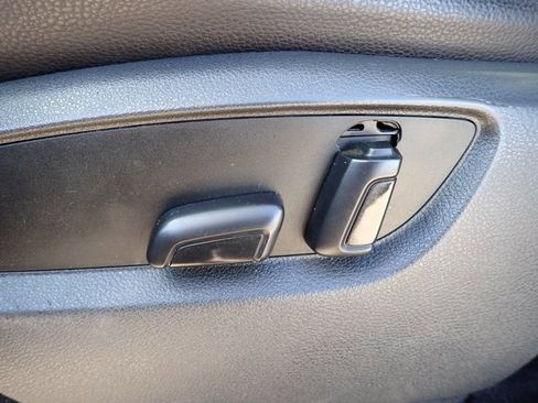 Used 2013 Volkswagen Touareg Sport AWD/4WD image 13
