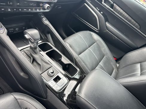 Certified 2024 Kia Telluride EX w/ EX Captain's Chair Package FWD image 36