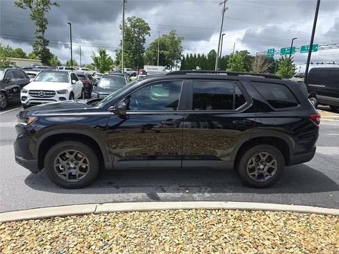 Used 2025 Honda Pilot TrailSport image 7