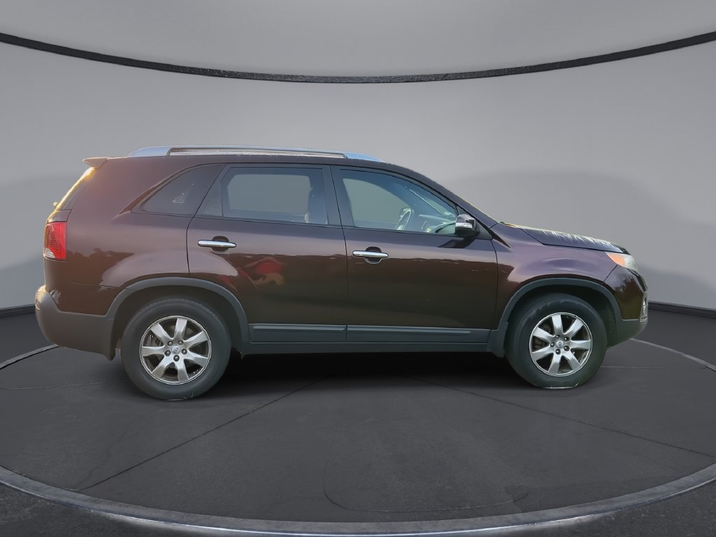 Used 2013 Kia Sorento LX w/ Convenience Pkg FWD image 9