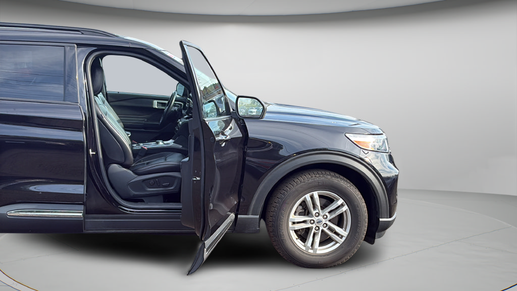 Used 2020 Ford Explorer XLT w/ Equipment Group 202A AWD/4WD image 25