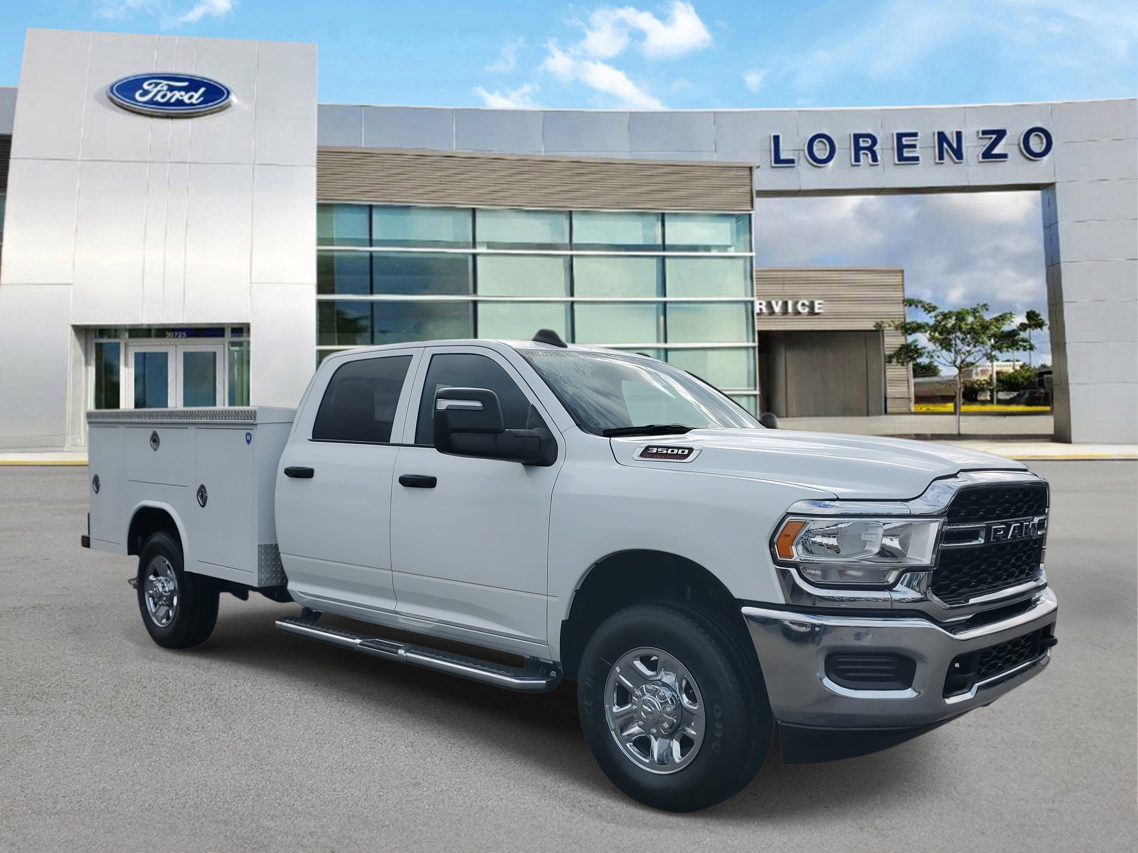 Used 2024 RAM 3500 Tradesman w/ Chrome Appearance Group AWD/4WD image 3