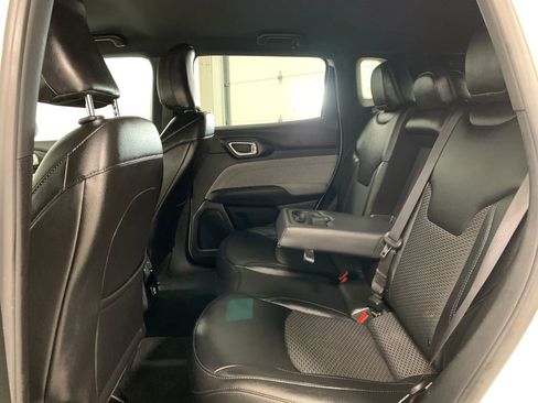 Used 2024 Jeep Compass Latitude image 16