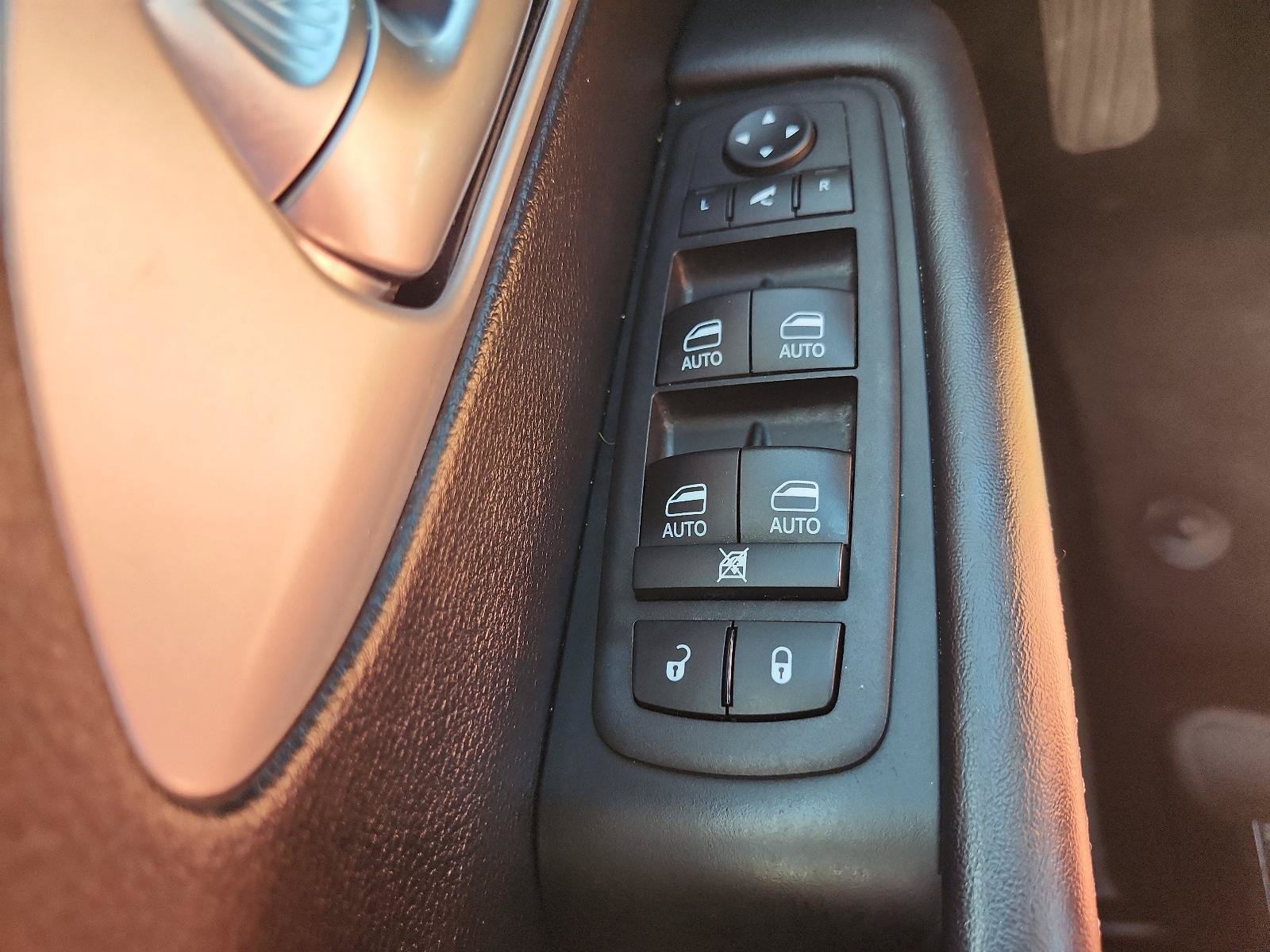 Used 2025 Chrysler Pacifica Limited FWD image 21