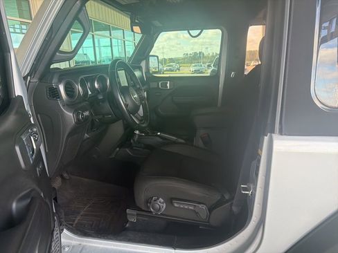 Used 2022 Jeep Wrangler Sport S image 2