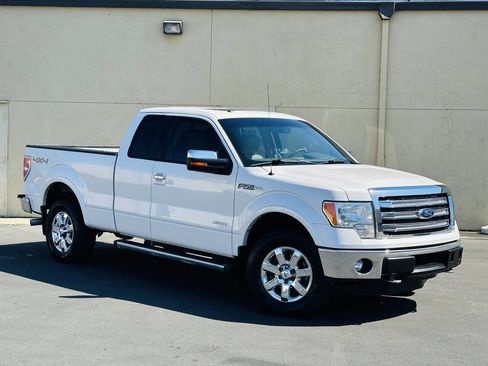 Used 2014 Ford F150 Lariat w/ Lariat Chrome Package image 2