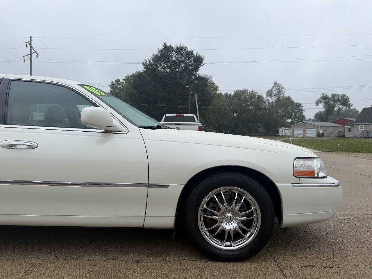 Used 2005 Lincoln Town Car Signature Limited RWD image 7