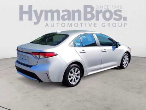 Used 2021 Toyota Corolla LE image 3