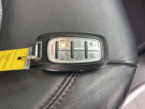 Used 2019 Chrysler Pacifica Touring-L image 41