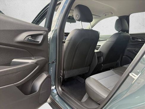 Used 2025 Chevrolet Trax LT w/ LT Convenience Package FWD image 21