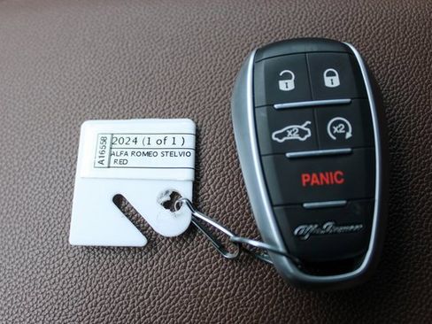 Used 2024 Alfa Romeo Stelvio Ti image 31