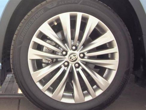 Used 2021 Toyota Highlander Platinum AWD/4WD image 16