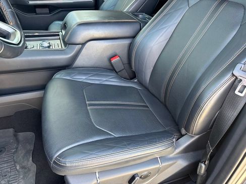 Used 2024 Ford Expedition Platinum AWD/4WD image 24