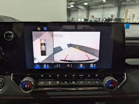 Used 2024 Chevrolet Colorado Z71 w/ Z71 Convenience Package 2 image 24