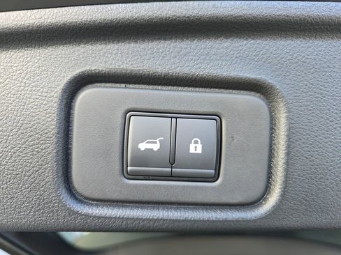 New 2025 Nissan Pathfinder SV w/ SV Premium Package image 13