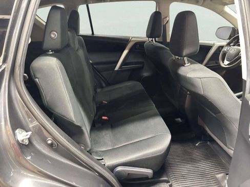 Used 2018 Toyota RAV4 LE AWD/4WD image 16