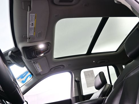 Used 2024 Jeep Grand Cherokee Limited w/ Black Appearance Package image 18