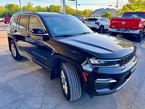 Used 2023 Jeep Grand Cherokee Limited w/ Trailer Tow Prep Group (B) AWD/4WD image 6