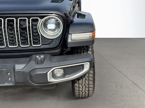 Used 2024 Jeep Wrangler Sahara image 11