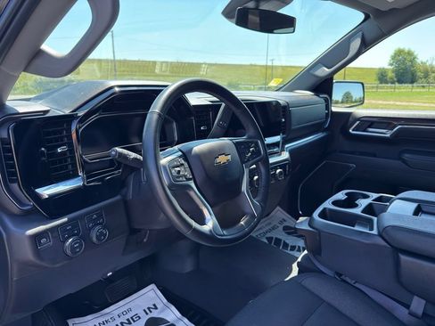 Used 2023 Chevrolet Silverado 1500 LT AWD/4WD image 18