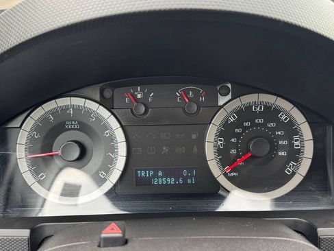 Used 2009 Ford Escape Limited AWD/4WD image 17
