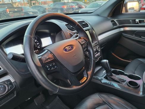 Used 2017 Ford Explorer XLT w/ Equipment Group 202A FWD image 20
