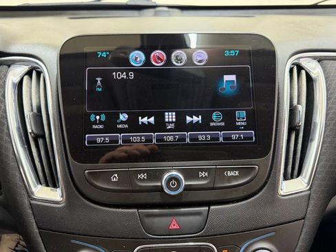 Used 2018 Chevrolet Malibu LT image 25